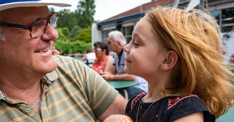 une fille et son papa lors des JDF 2022